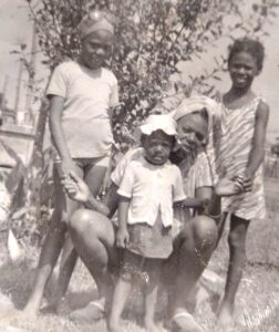 Dirlene com a m&atilde;e e as duas irm&atilde;s
